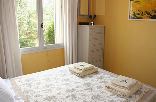 Cabrieres-d'Avignon Villa | Provence House, Large Garden, Pool, Views, Walk To Centre Of Village