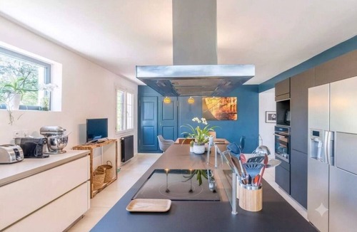 Les Michels House | Provence Villa, Air Conditioning, Swing Pool, Forest View, Snooker/Bollard/Whiskey Game Room