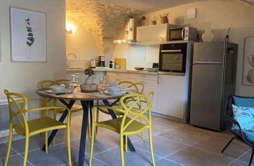 Pujaut House | Pujaut, Gard, provence, Avignon, Gîte cœur de village "sous le clocher