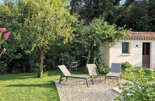 Uchaux Villa | Quiet, air-conditioned Provencal house.