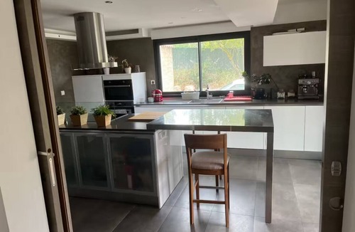 Gardanne House | Quiet house with garden and pool 15 min from Aix en Provence.
