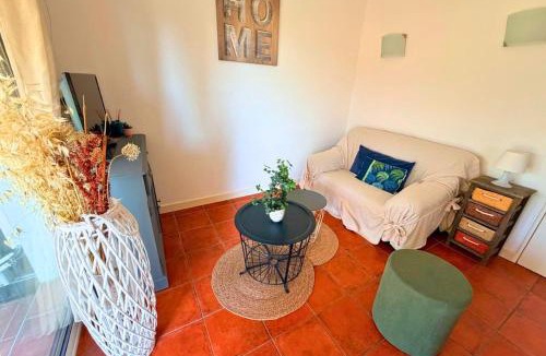 Sainte-Cecile-les-Vignes Apartment | Quiet, shared pool, secure residence, view, free parking