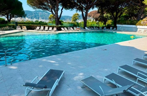 Mandelieu-la-Napoule Beach Apartment | Résidence Exceptionnelle - Appartement Standing avec Plage privée, Piscine, Tennis, Parking