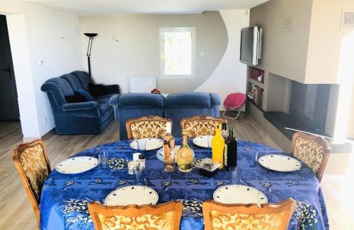 Sanary-sur-Mer Apartment | Résidence Les Genêts d'Or - maeva Home - Villa climatisée avec piscine 4 pièces 6 personnes - Confort MAE-3303