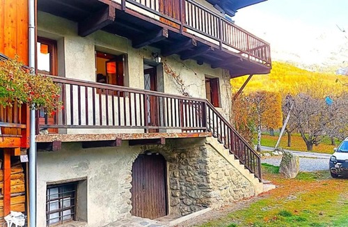Pelvoux Apartment | Résidence Maison Pelmou-pelvoux - Jolie appartement T3 dans maison de pays pour 6 personnes avec balcon. MAE-6881
