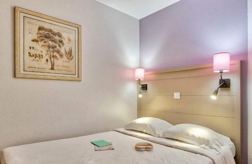 Giens Apartment | Résidence Pierre & Vacances La Pinède*** - Apartment for 4 people - 1 bedroom - Terrace or balcony - Garden view