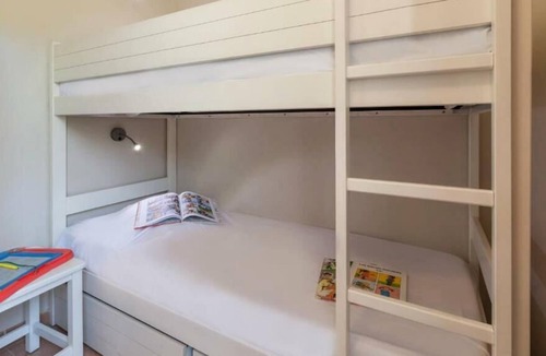 Giens House | Résidence Pierre & Vacances Le Hameau de la Pinède *** - House sleeps 8 - 2 bedrooms + 1 sleeping area - Triplex - Terrace - Air-conditioned