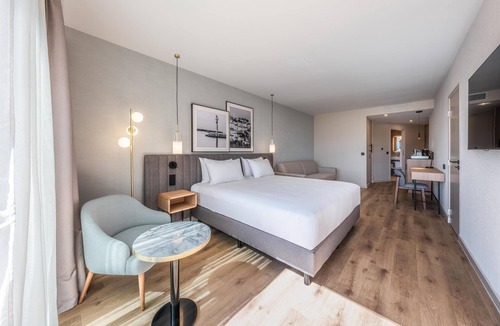 La Croix des Gardes Hotel | Radisson Hotel Cannes Seaside
