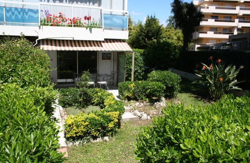 Cagnes-sur-Mer Apartment | Rare 220-square-meter ground-floor apartment by the sea