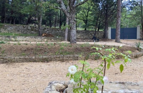 Apt House | Ravissant Mas à Saignon Très Confortable, Piscine, Grand Parc, Animaux Acceptés