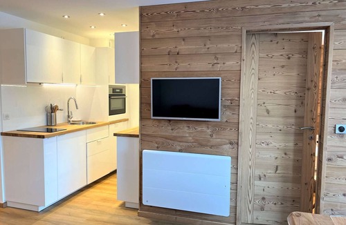 Les Claux Apartment | Renovated Apt 6p Near Slopes & Shops, Quiet Area, Private Parking, Balcony
