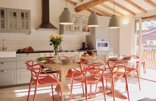 Antibes Old Town Apartment | RENOVATED Charming 3 bd apartment w. outdoor terrace in old town of Antibes
