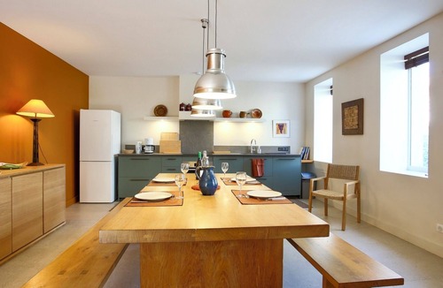 Cairanne House | Renovated farmhouse on a wine-growing estate, Ventoux view, near Avignon