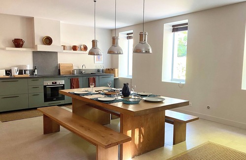Cairanne House | Renovated farmhouse on a wine-growing estate, Ventoux view, near Avignon