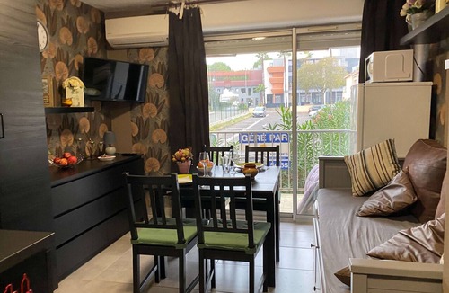 Balaruc-les-Bains Apartment | Renovated T2 Apartment with Balcony, Parking, and Wi-Fi Near Thermal Baths