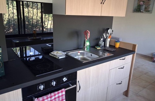 Maubec Apartment | Renovated vacation rental in the Luberon for 4 people, with a pool and spa