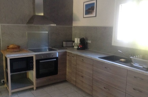 Grimaud House | rent ground garden