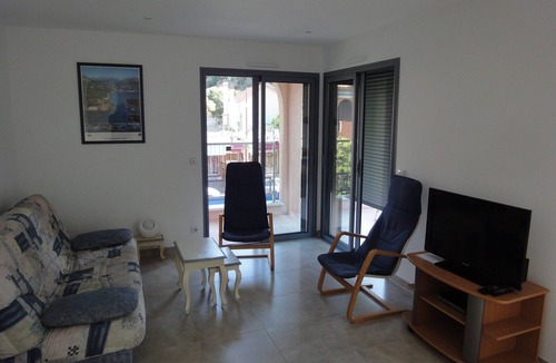 Theoule-sur-Mer Apartment | Rental apartment ds villa situated 50 meters from the beach