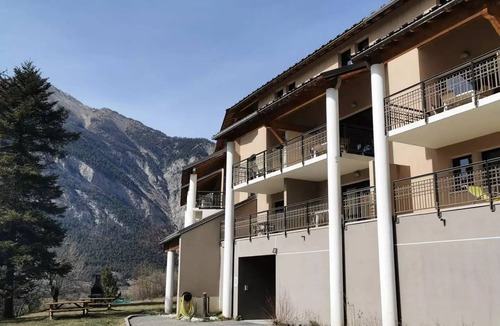 Jausiers Apartment | Residence Chateau Des Magnans Bat D - 3 Rooms for 6 People