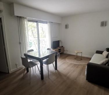 Cros-de-Cagnes Apartment | Residence Le Lido, appartement privé à 50 m de la mer, piscine