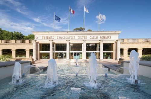 Greoux-les-Bains Apartment | Résidence Les Grands Pins * a stone's throw from the town center and the Spa des Thermes