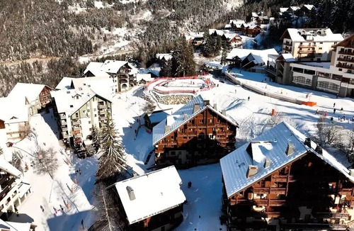 Oz-en-Oisans Apartment | Residence Oz en Oisans* - Chalet des Neiges - 7 Room Apartment 12 People