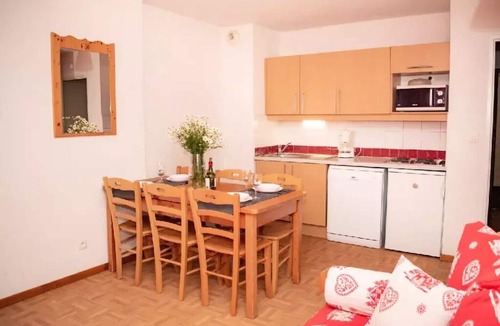 Puy-Saint-Vincent Apartment | Residence The Gentianes - Two rooms 6 persons-Residence THE GENTIANS