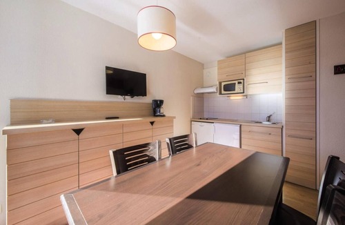 Orcieres-Merlette Apartment | Resort center, view mountain, tv, ski locker, 25-30m², Orcières Merlette 1850