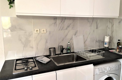 Hyeres Apartment | Romantic apartment 2 rooms 150m beach in villa, terrace, garden, private parking