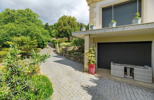 Hermitage-Tournonais-Herbasse-Pays de Saint-Felicien Apartment | Room “La Chambre Tom” with Shared Pool, Communal Garden and Wi-Fi
