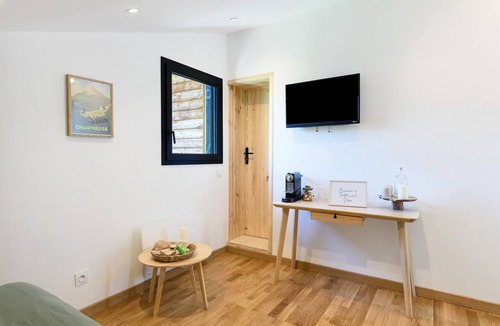 Quaix-en-Chartreuse Bed & Breakfast | Room with Néron View in the Heart of Chartreuse