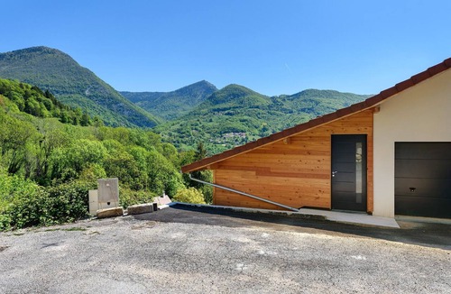 Quaix-en-Chartreuse Bed & Breakfast | Room with Néron View in the Heart of Chartreuse