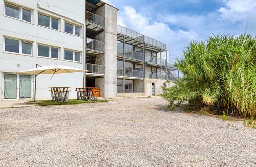 Mudaison Apartment | Room with Shared Terrace and Wi-Fi, 10 Minutes from the Beach