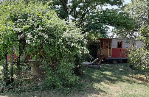 Etoile-sur-Rhone House | Roulotte Marcel Chaix Accueil