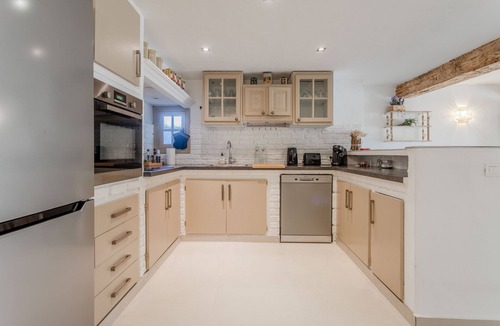 Sainte-Maxime House | Sainte-Maxime House: Private Terrace, Wi-Fi, and Air Conditioning