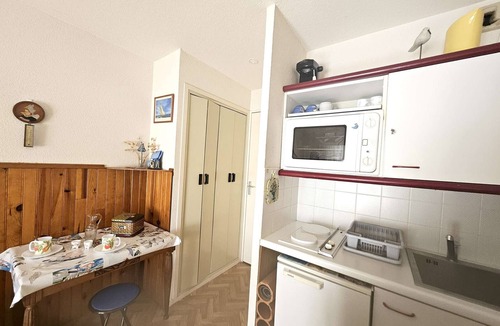 Saint-Hilaire-de-Riez Apartment | Seaside Studio with Terrace, 3 Sleeps, Beach Nearby, Parking Included