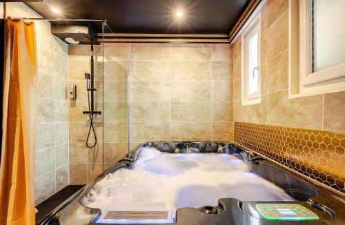 Quartier Chorier-Berriat Apartment | Secret SPA Jacuzzi & Cinema