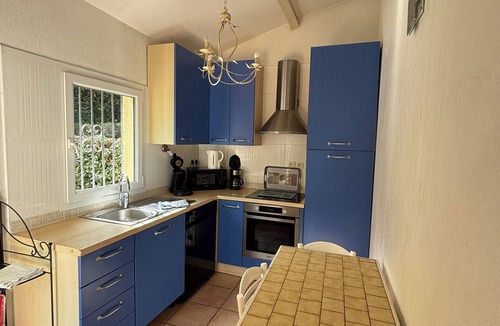 Plage de la Garonnette House | Secure residence. Waterfront villa. Beach 50m from residence, Garden,