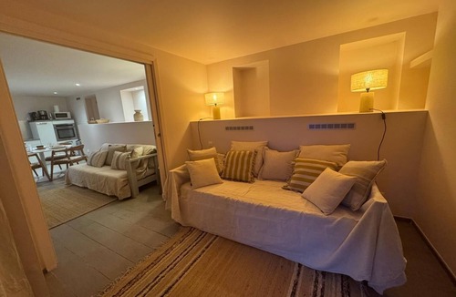 Hyeres Apartment | Self-contained apartment with wooden terrace and panoramic sea view in a quiet location.