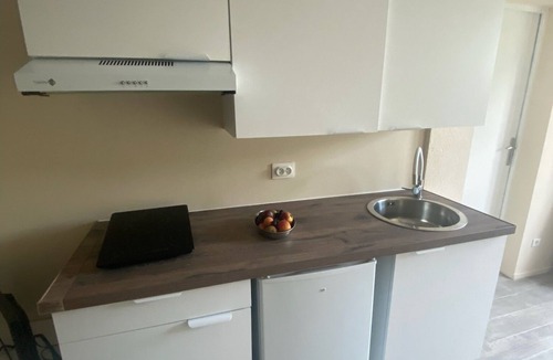 Allauch Apartment | Separate T1 at the bottom of the villa near the M.Pagnol hiking and mountain bike trails