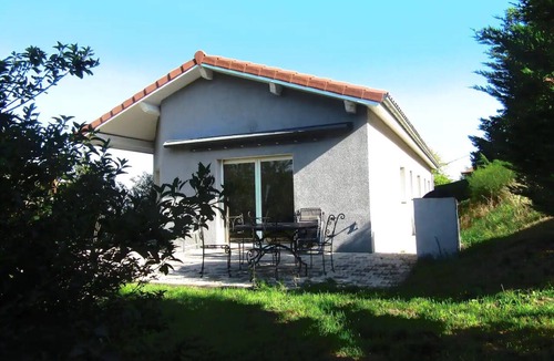 La Valla-en-Gier Villa | Single-Storey House for 6 Guests in Parc du Pilat with Terrace and Parking
