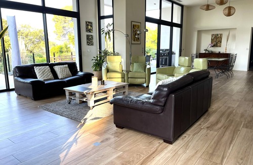 Biot Villa | Single-storey villa with apartment