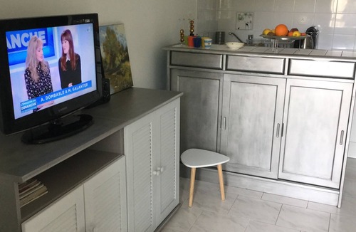 Six-Fours-les-Plages Apartment | Six fours les plages F2 any comfort to 150 m of the beach, restaurants & trade