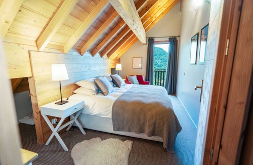 Vaujany Ski Chalet | Ski Chalet in Vaujany, Alpe D'Huez, sleeps 6 with incredible views