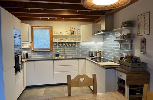 Oz-en-Oisans Ski Chalet | SKI IN/OUT, 20M FROM SKI LIFT,6 BED,4 BATH, SAUNA, FREE FIBRE WIFI,MOUNTAIN VIEW