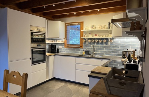 Oz-en-Oisans Ski Chalet | SKI IN/OUT, 20M FROM SKI LIFT,6 BED,4 BATH, SAUNA, FREE FIBRE WIFI,MOUNTAIN VIEW