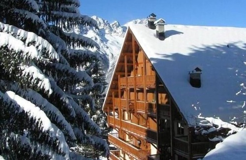 Oz-en-Oisans Apartment | Ski in Ski Out Luxury Apartment with South West Facing Balcony!