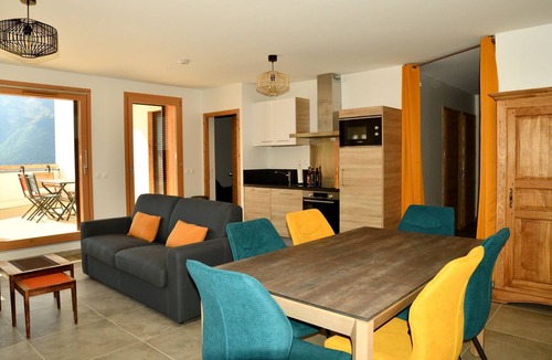 Oz-en-Oisans Apartment | Ski in, ski out apartment. Alpes D'Huez Grand Domaine