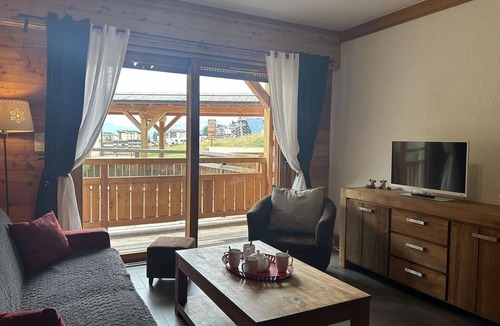 Montgenevre Apartment | Ski-In/Ski-Out Apartment, 6 Guests, Terrace & Private Ensuite