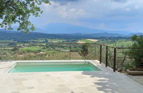 Mirabel-aux-Baronnies Cottage | SMALL PROVENÇAL FARMHOUSE FOR UP TO 2 PEOPLE, 6 KM FROM VAISON, IN A QUIET LOCATION FACING THE VENTOUX